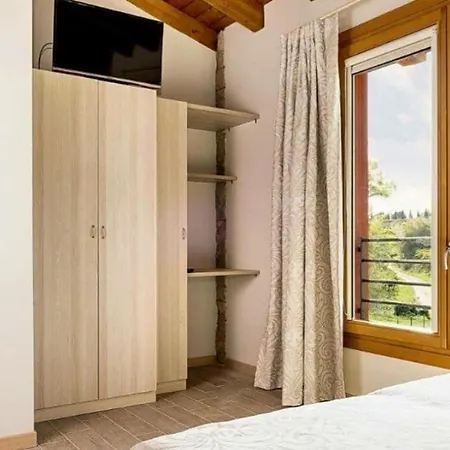 Alloggio per agriturismo Rovertondo Costermano