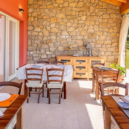 Κατάλυμα σε φάρμα Azienda Agricola Rovertondo